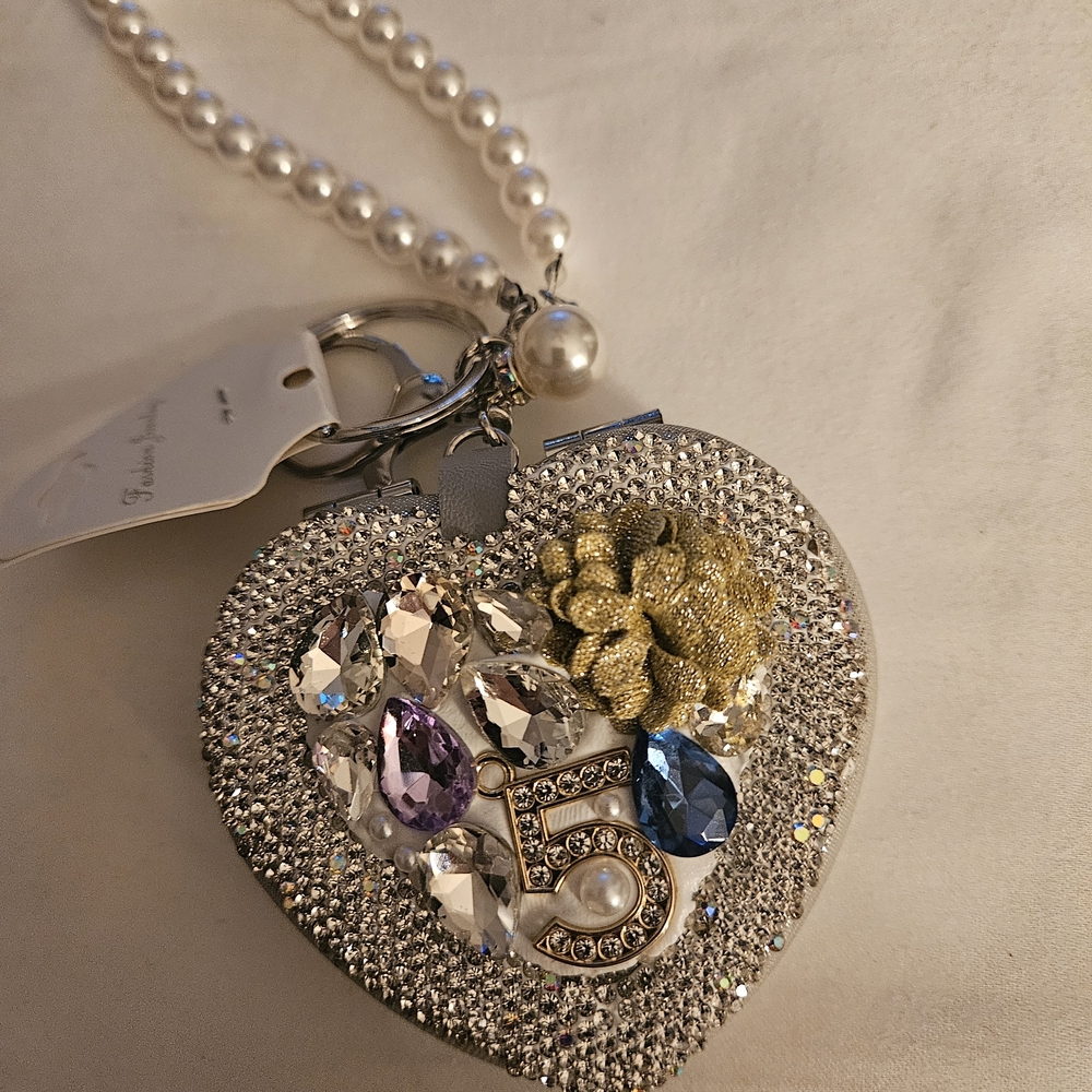 Elegant Heart-Shaped Mirror Keychain